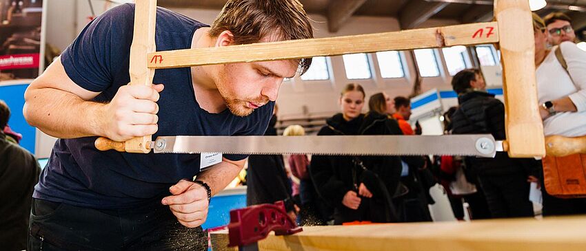 Ab in die Ausbildung ins Handwerk: Reinschnuppern mit einem Praktikum oder bewerben für eine Lehrstelle - Zum Beitrag